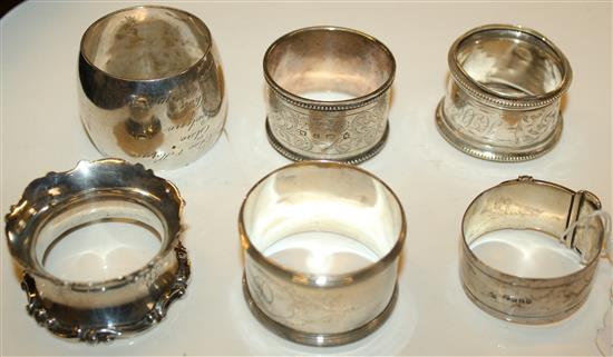 6 napkin rings(-)